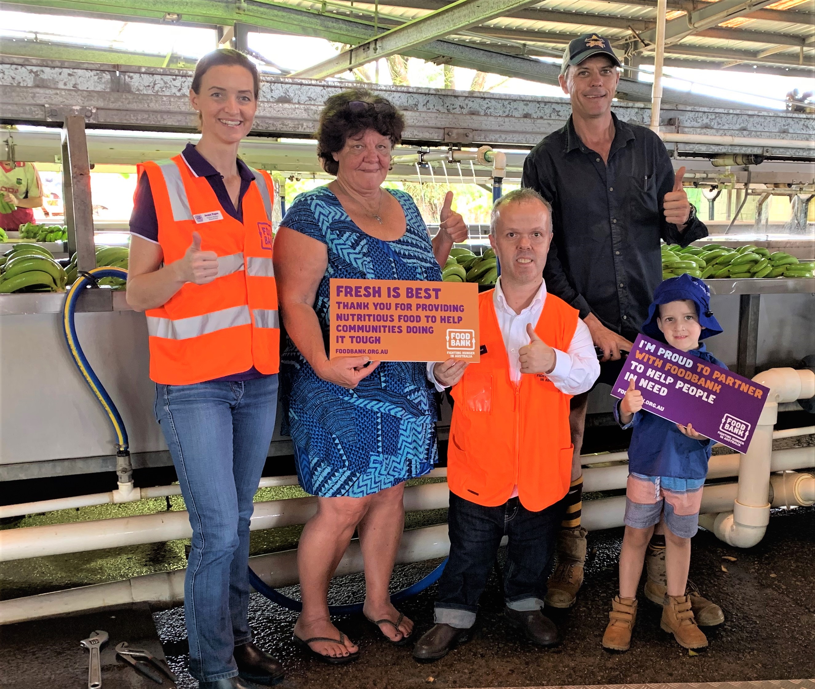 Pictured – Foodbank’s National Program Manager Jacqui Payne (far left) and GM National
Supply Chain Michael Davidson (centre) met with Linda Davies, Paul Johnston and Paul’s son
Billy from Merryport Bananas during a recent visit North.