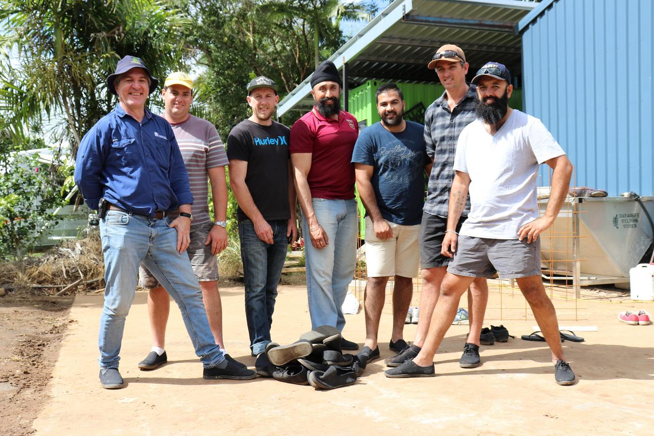 Twenty One Boot Tour – Biosecurity was a top priority for the NSW growers’ tour of the North, wearing
brand new shoes on each farm they visited.