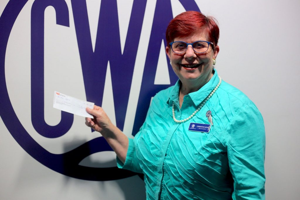 Funds raised from 2019 event were donated to
the Queensland Country Women’s Association’s
Public Rural Crisis Fund, received by State
President Christine King.