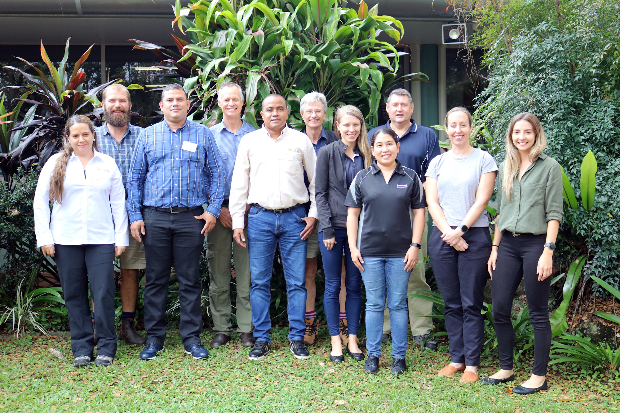 All front left: Ms. Marcela Cadavid, Director
Cenibanano, Augura, Mr. Antonio Jose
Gonzalez, ASBAMA and Mr. Jorge Vargas,
Researcher Cenibanano, Augura with the team
from DAF at the South Johnstone Centre for
Wet Tropics.