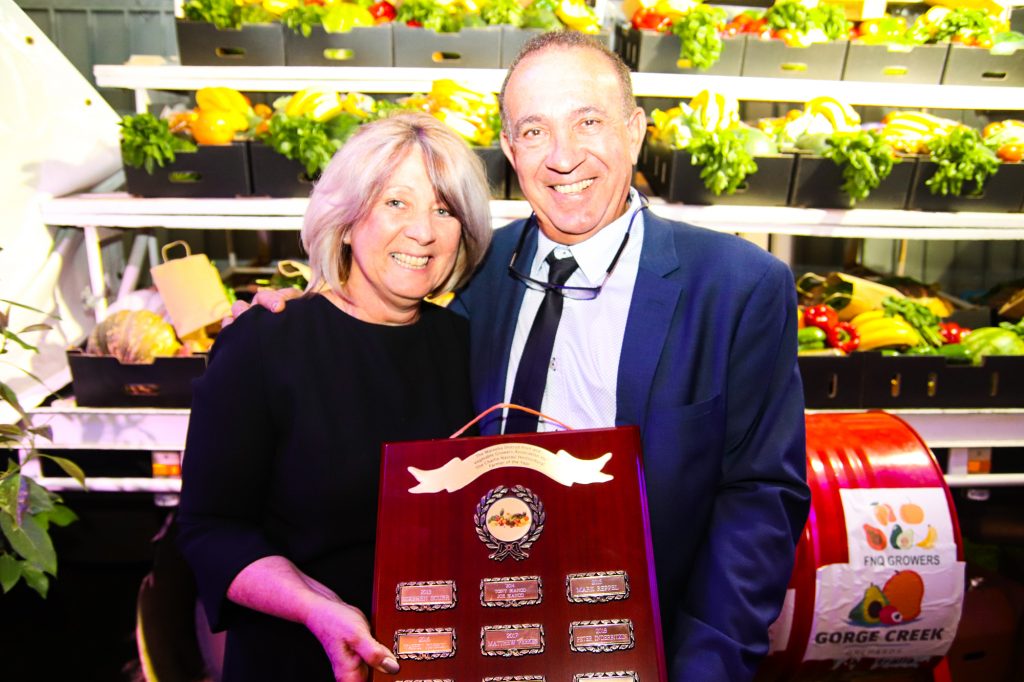 Dianne and Frank Sciacca with the prestigious
Charlie Nastasi Horticultural Farmer of the Year
Award.